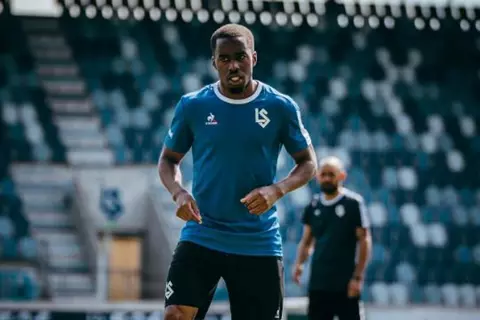 هدف الزمالك.. تقرير: تيدي أوكو يقترب من الرياض السعودي